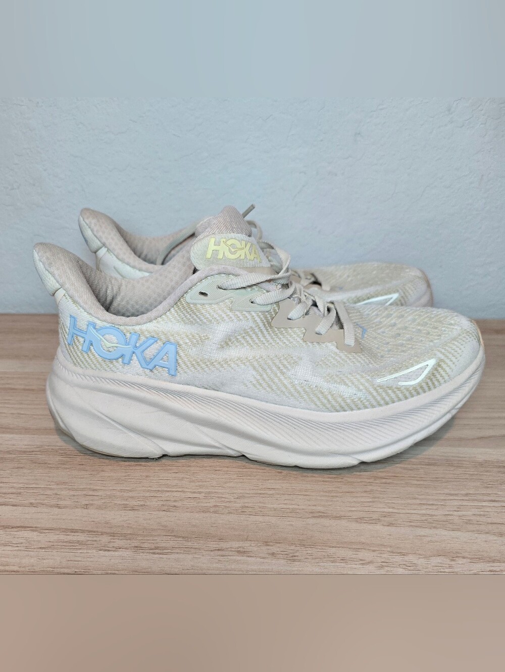 Womens Hoka Clifton 9 Tan Size 7.5